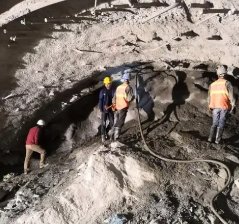 阜平拱顶带模注浆料的施工流程及注意事项